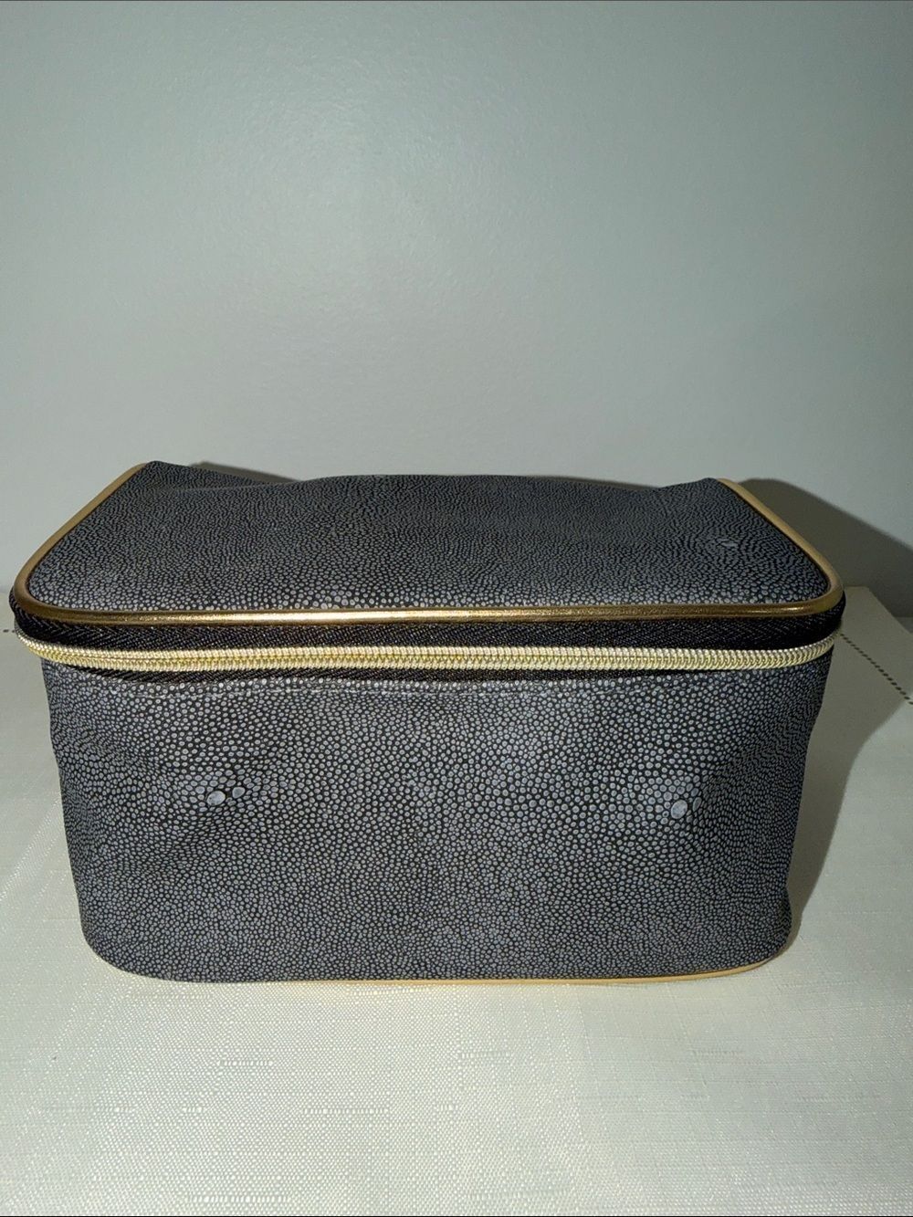 Estée Lauder Gray Pebbled Floral Gold Trim Rectangular Zip Make up Cosmetic Bag